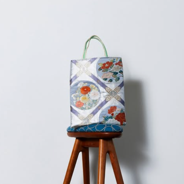 Karaori Diamond & Floral Circle in Gold & Silver|Signature Silk Tote